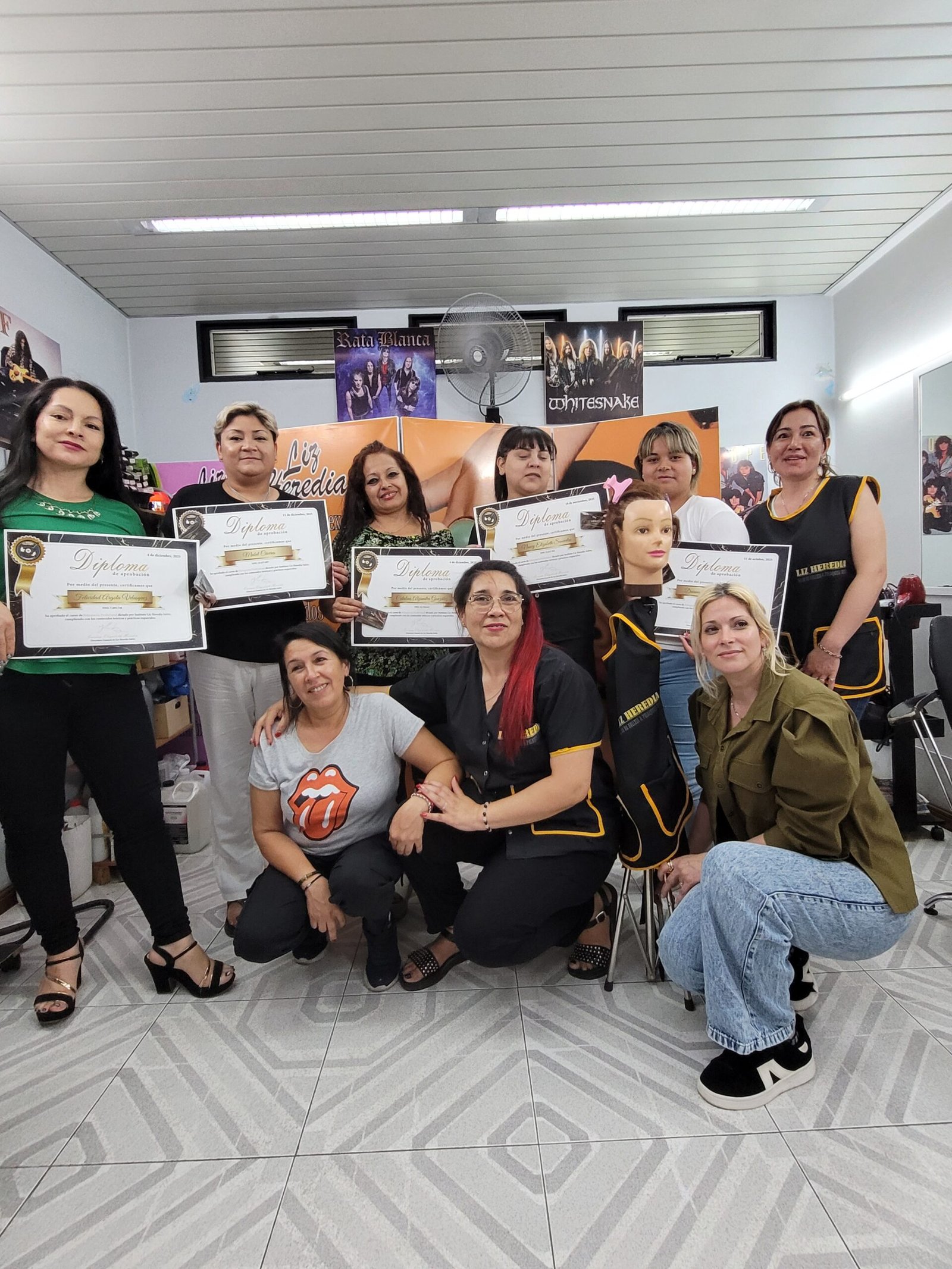 Curso de Peluquería Profesional Presencial | Aprende cortes unisex, alisados y más 11 Camada 2025 de egresadas del curso de peluquería