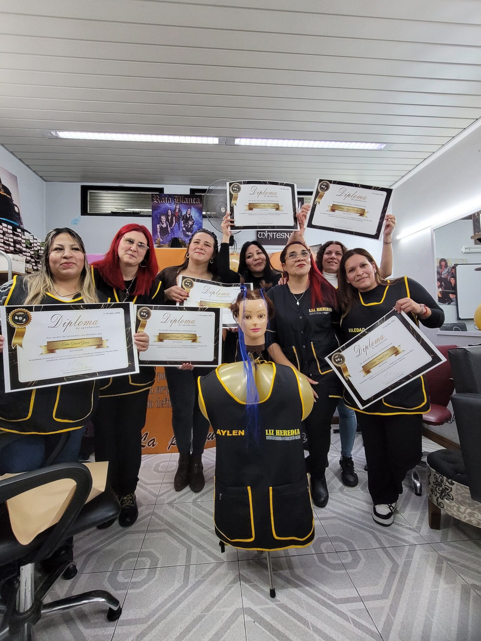 Curso de Peluquería Profesional Presencial | Aprende cortes unisex, alisados y más 13 Camada 2026 de egresadas del curso de peluquería